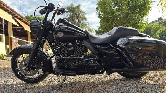 HARLEY-DAVIDSON ROAD KING SPECIAL 